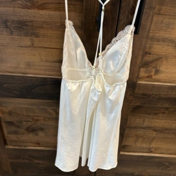 Flora Nikrooz Cream Chemise Satin Elegance - Picture 6 of 7